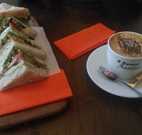 Michaels Cafe