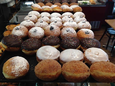 Savion Cakes & Bagels - C Tourism 0