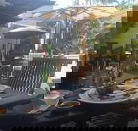 Barefoot Art Food Wine - C Tourism