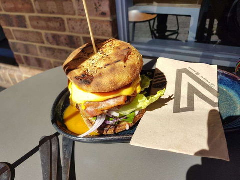 V Burger Bar - East Victoria Park - C Tourism 0