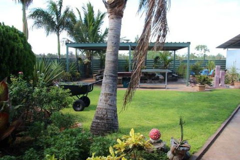 Devils Marbles Hotel - C Tourism 0