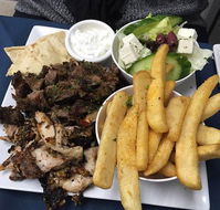 Nik's BBQ On the Lake - C Tourism