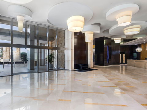 Mantra Towers Of Chevron Surfers - C Tourism 5