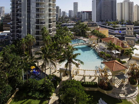 Mantra Towers Of Chevron Surfers - C Tourism 14