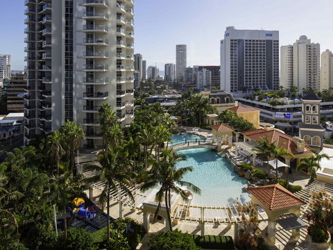 Mantra Towers Of Chevron Surfers - C Tourism 17