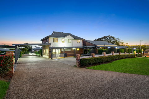 Ambassador On Ruthven Motel - C Tourism 0