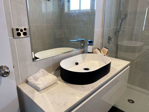 Best Western Plus All Settlers Motor Inn - C Tourism 2