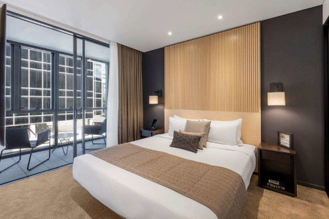 SKYE Suites Sydney - C Tourism 3