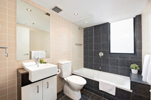 Astra Apartments Parramatta - C Tourism 7