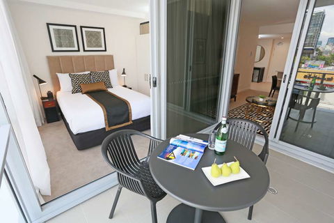 Alex Perry Hotel And Apartments - C Tourism 2
