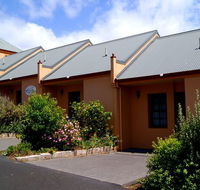 Meredith House and Mews - C Tourism