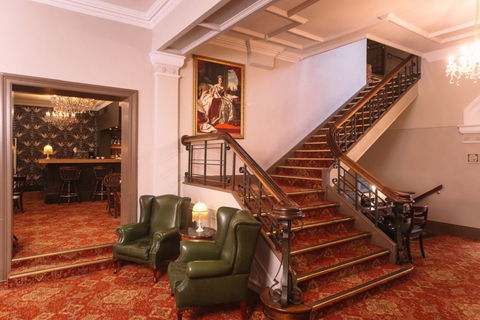 Hadley's Orient Hotel - C Tourism 2