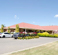 Pines Country Club Motor Inn - C Tourism