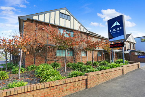Tudor Motor Inn - C Tourism 1