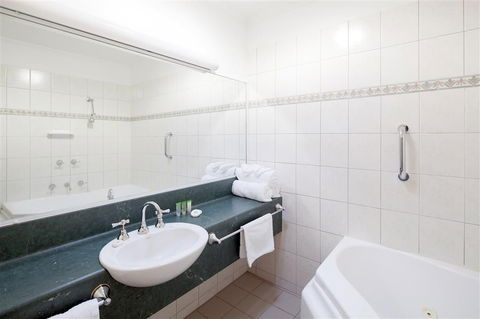 Best Western Crystal Inn - C Tourism 10