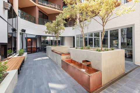 Amora Hotel Riverwalk Melbourne - C Tourism 2