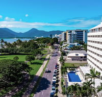Holiday Inn Cairns Harbourside - C Tourism