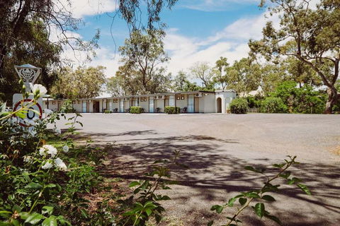 Artesian Spa Motor Inn - C Tourism 1