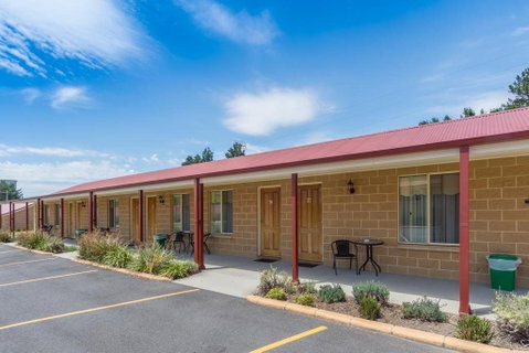 Black Gold Country Cabins and Motel - C Tourism 0
