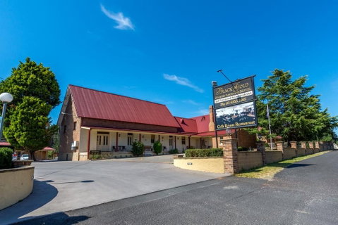 Black Gold Country Cabins and Motel - C Tourism 1