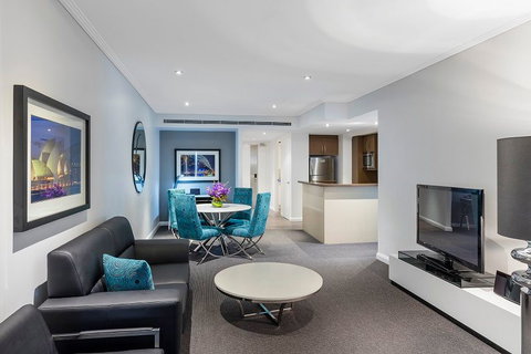 Meriton Suites World Tower - C Tourism 2