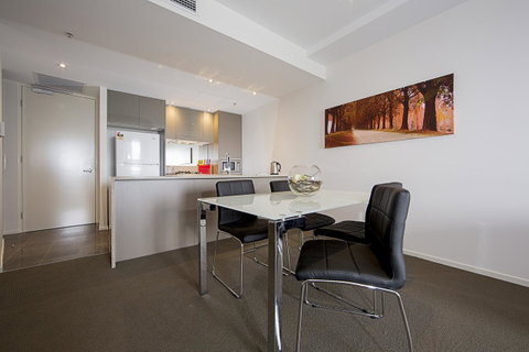 Manhattan 303 Canberra City ACT - C Tourism 15