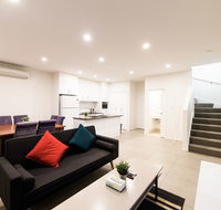 3BR Townhouse Double Garage walk to Lake Ginninderra - C Tourism