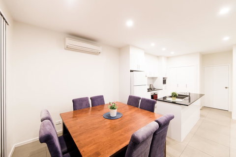 3BR Townhouse Double Garage Walk To Lake Ginninderra - C Tourism 2