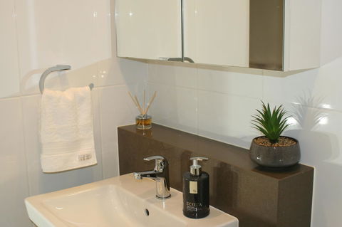 Modern Executive Apt@Barton*1BR*WiFi*Gym*Secure Parking*Canberra - C Tourism 3