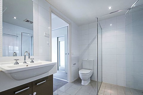 Spacious 1BR Stylish New Acton Apartment +Parking - C Tourism 9