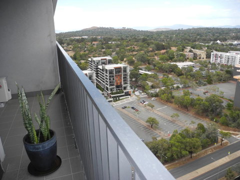 3BR Executive Apartment With Lake And Mountain Views - C Tourism 12