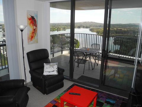 3BR Executive Apartment With Lake And Mountain Views - C Tourism 1
