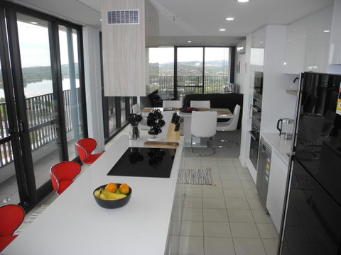 3BR Executive Apartment With Lake And Mountain Views - C Tourism 9