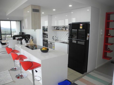 3BR Executive Apartment With Lake And Mountain Views - C Tourism 7
