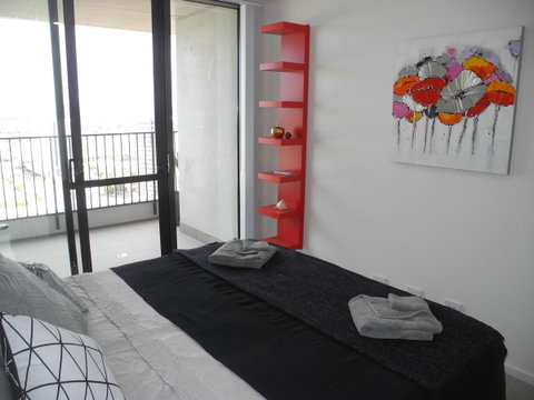 3BR Executive Apartment With Lake And Mountain Views - C Tourism 3