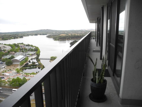 3BR Executive Apartment With Lake And Mountain Views - C Tourism 11
