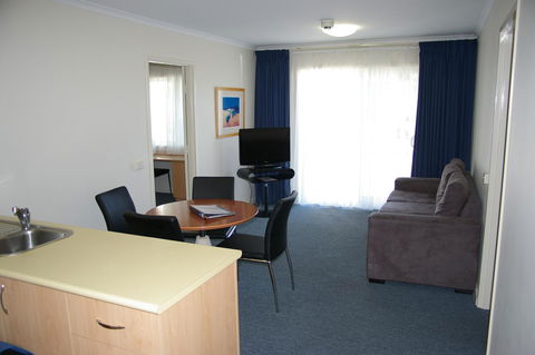 Ramada Encore Belconnen - C Tourism 16