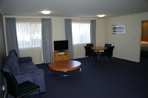 Ramada Encore Belconnen - C Tourism 18