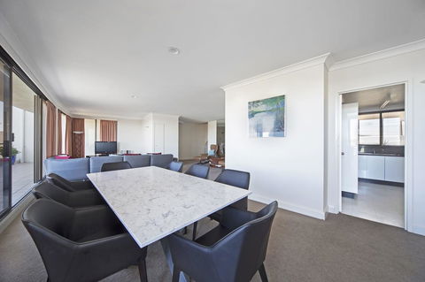 BreakFree Capital Tower Apartments - C Tourism 32