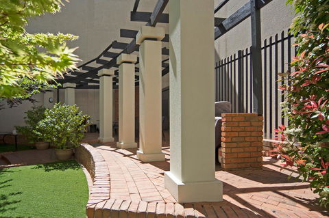 BreakFree Capital Tower Apartments - C Tourism 9