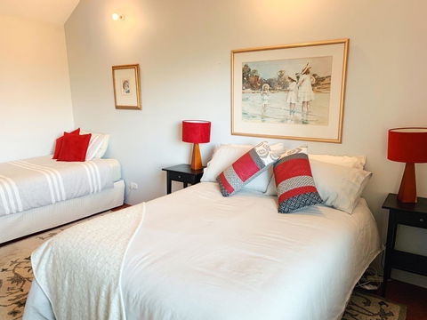 Lost In The Vines - C Tourism 4