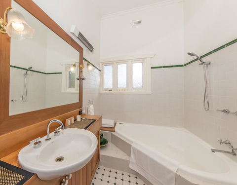 The Tudor House - C Tourism 15