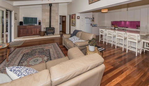 The Tudor House - C Tourism 5