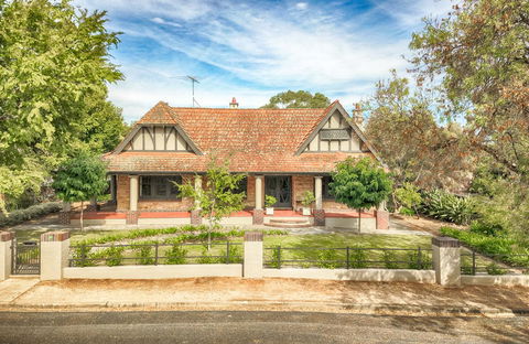 The Tudor House - C Tourism 0