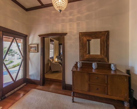 The Tudor House - C Tourism 4