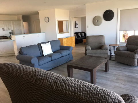 Emu Bay Holiday Homes - C Tourism 30