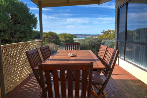 Emu Bay Holiday Homes - C Tourism 6