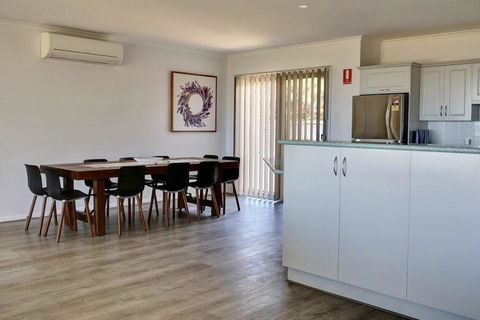 Emu Bay Holiday Homes - C Tourism 17