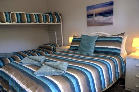 Emu Bay Holiday Homes - C Tourism 3