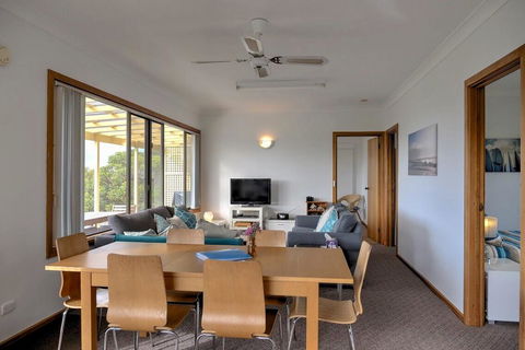 Emu Bay Holiday Homes - C Tourism 10